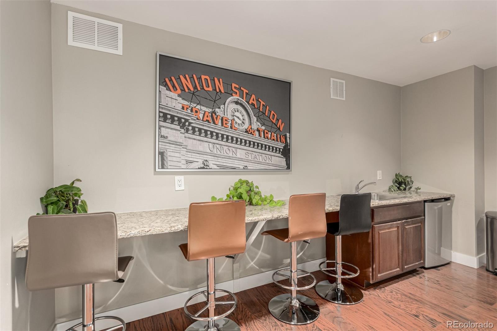 1975 N Grant Street Unit: 627