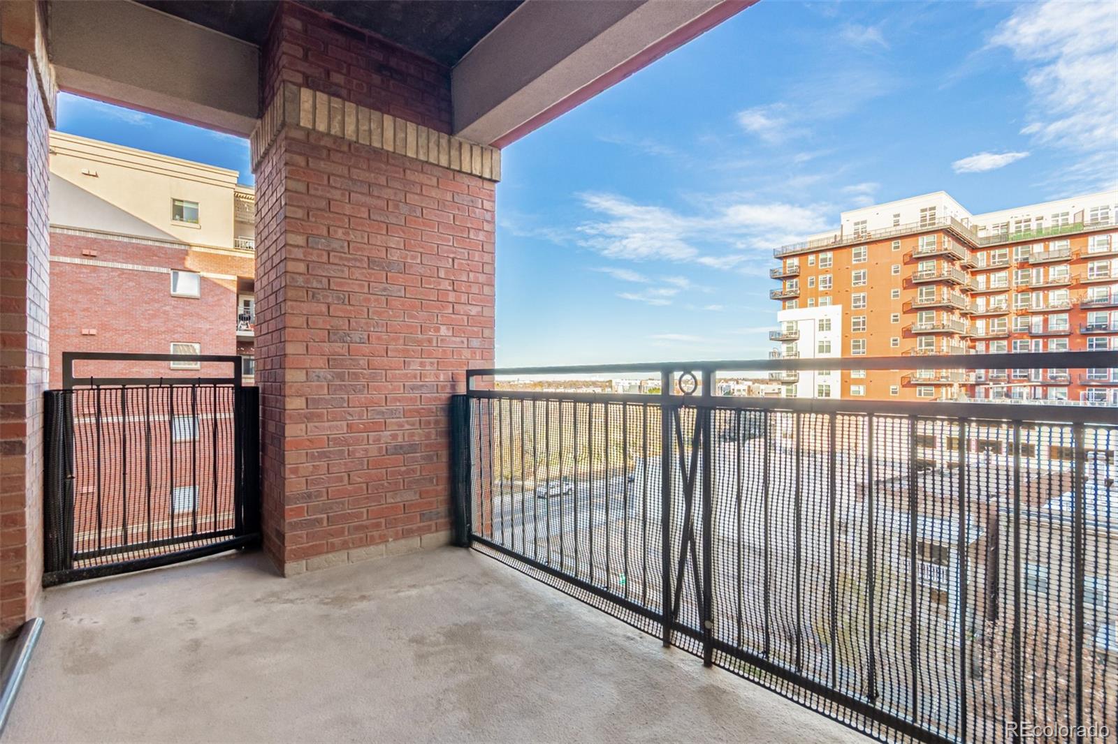 1975 N Grant Street Unit: 627