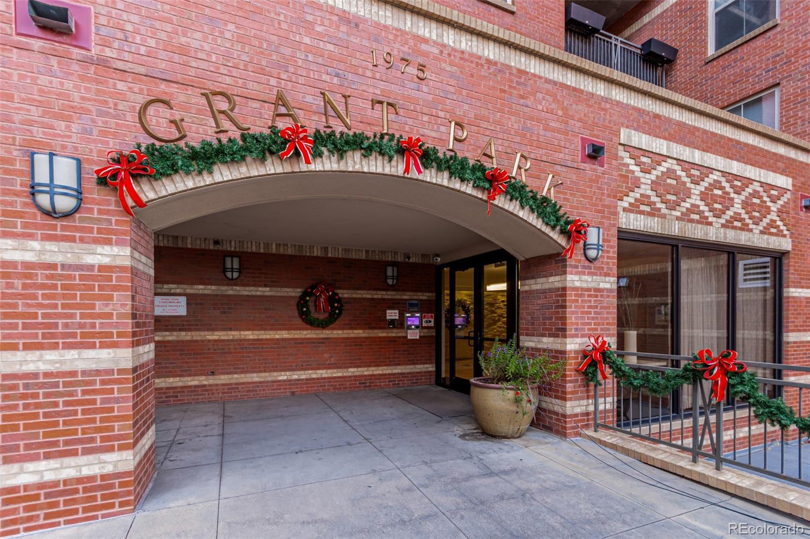 1975 N Grant Street Unit: 627