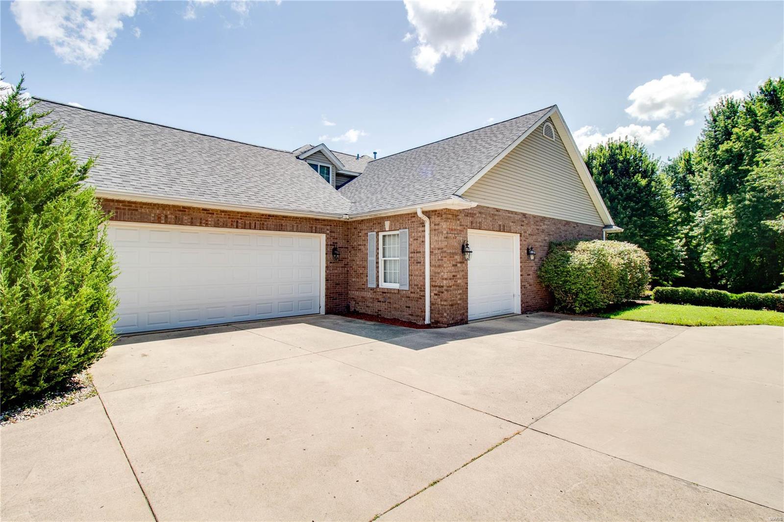 124 Illini Lane