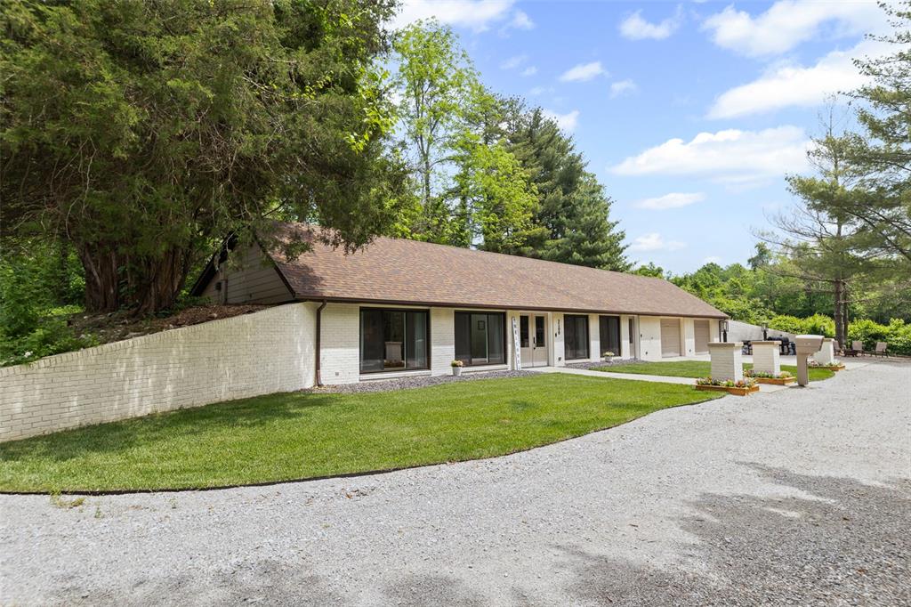 2100 Rose Knoll Lane