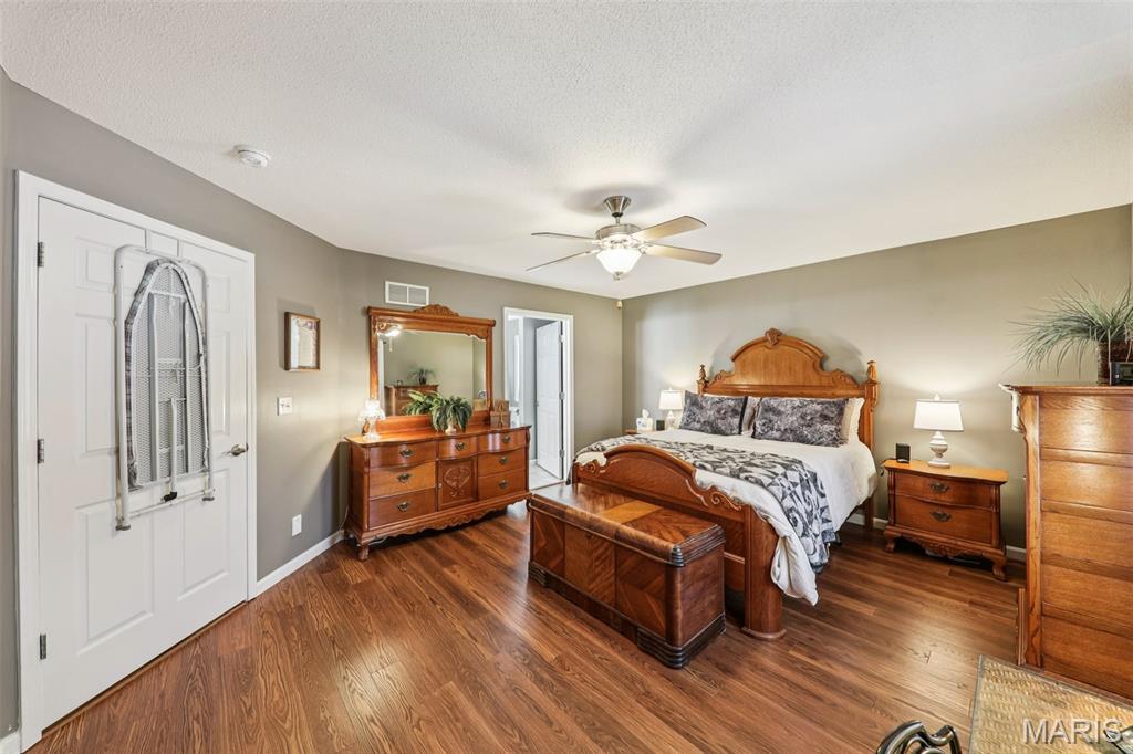 1869 Robins Mill Court