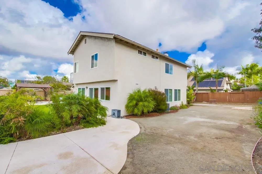 10427 La Morada Dr