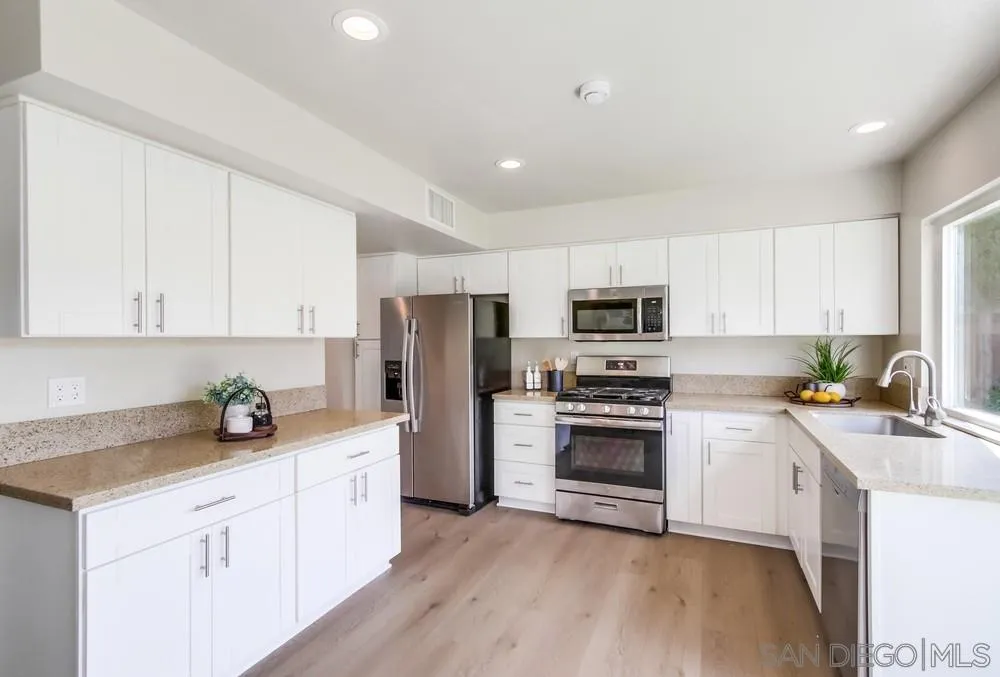 10427 La Morada Dr
