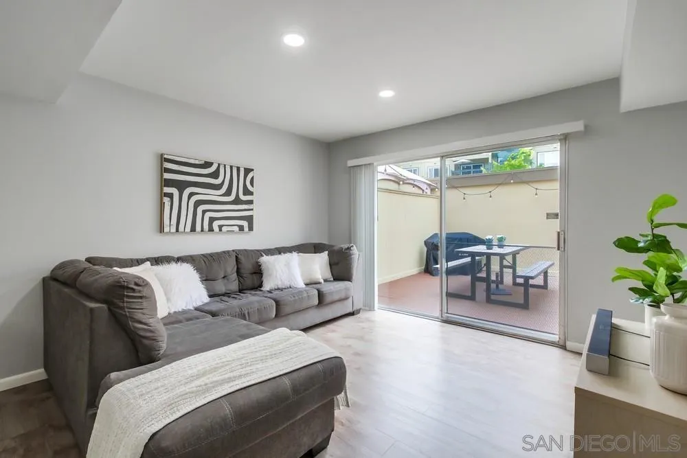 10565 Caminito Basswood