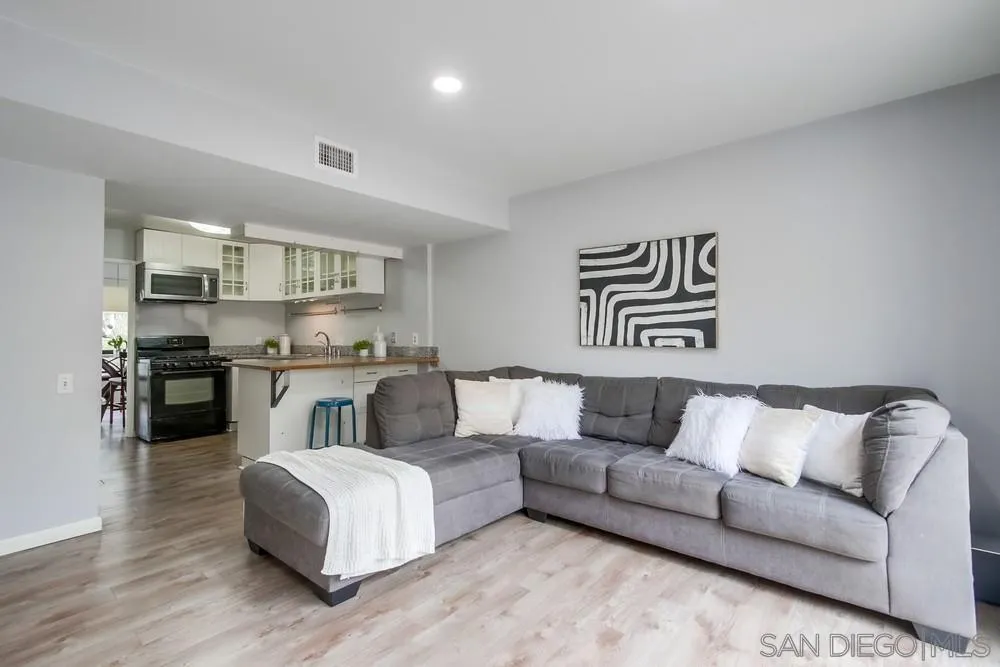 10565 Caminito Basswood