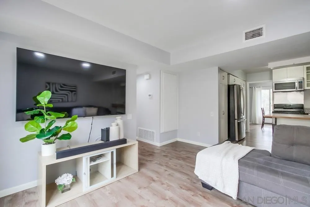10565 Caminito Basswood