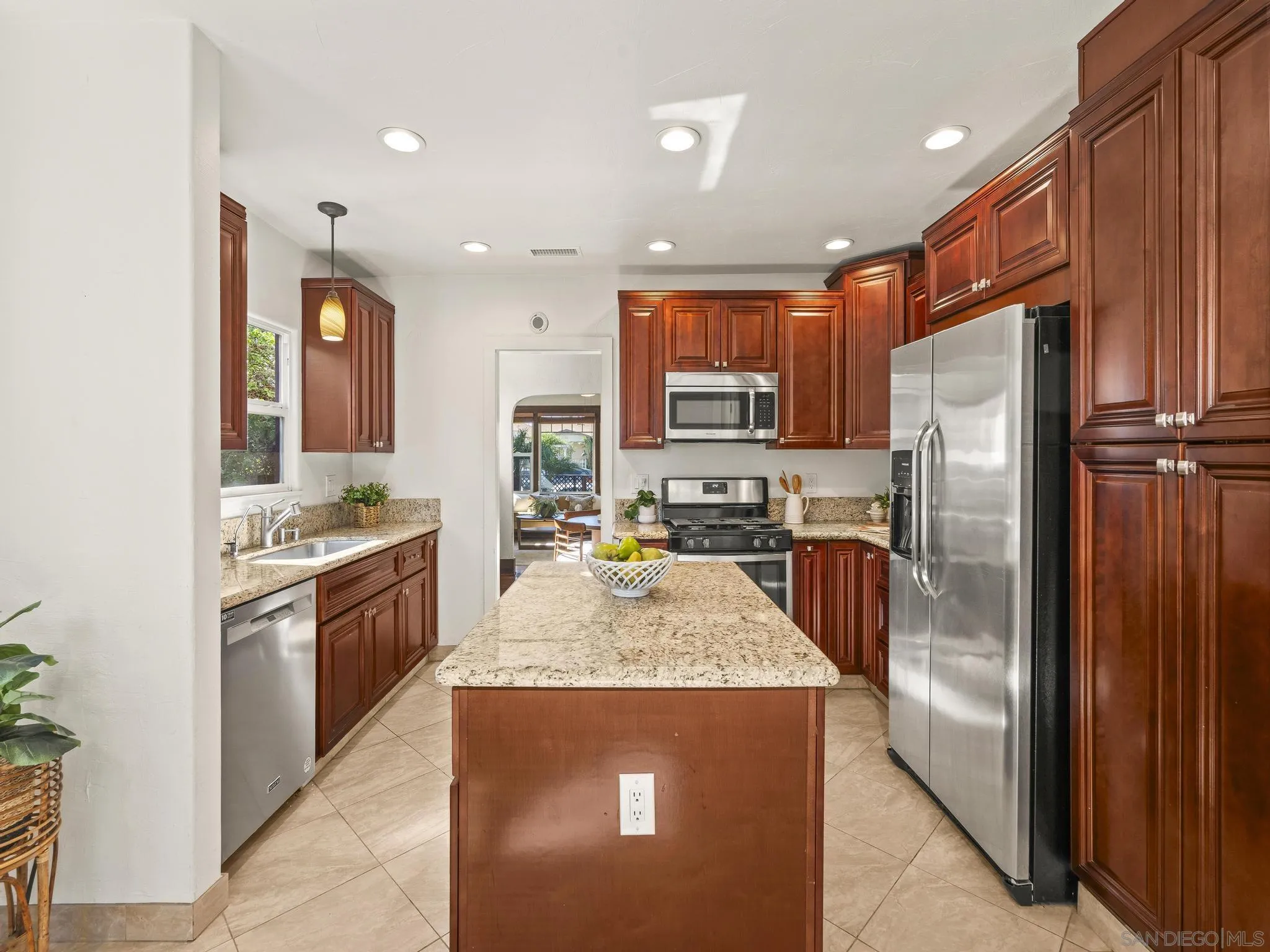 3633-37 32nd St