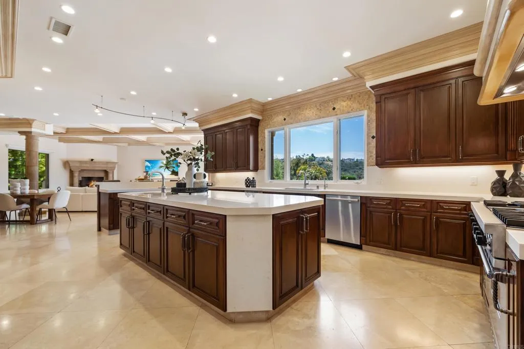 5106 Meadows Del Mar