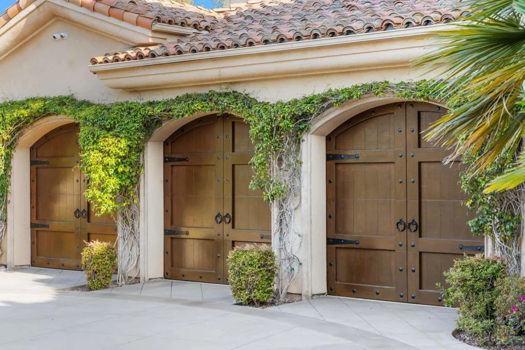 5106 Meadows Del Mar