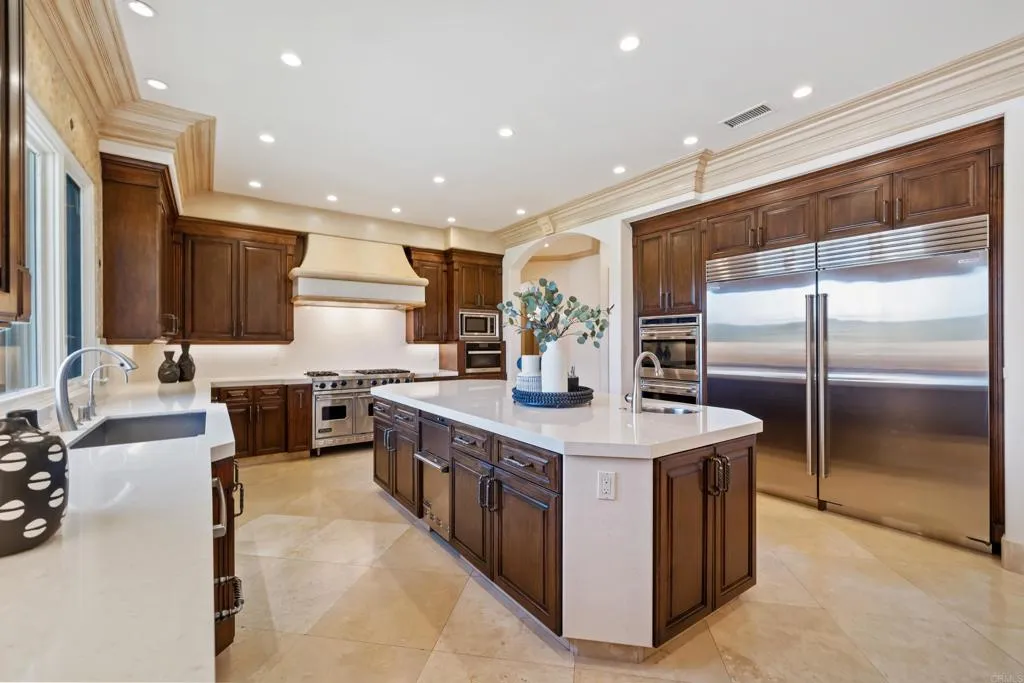 5106 Meadows Del Mar