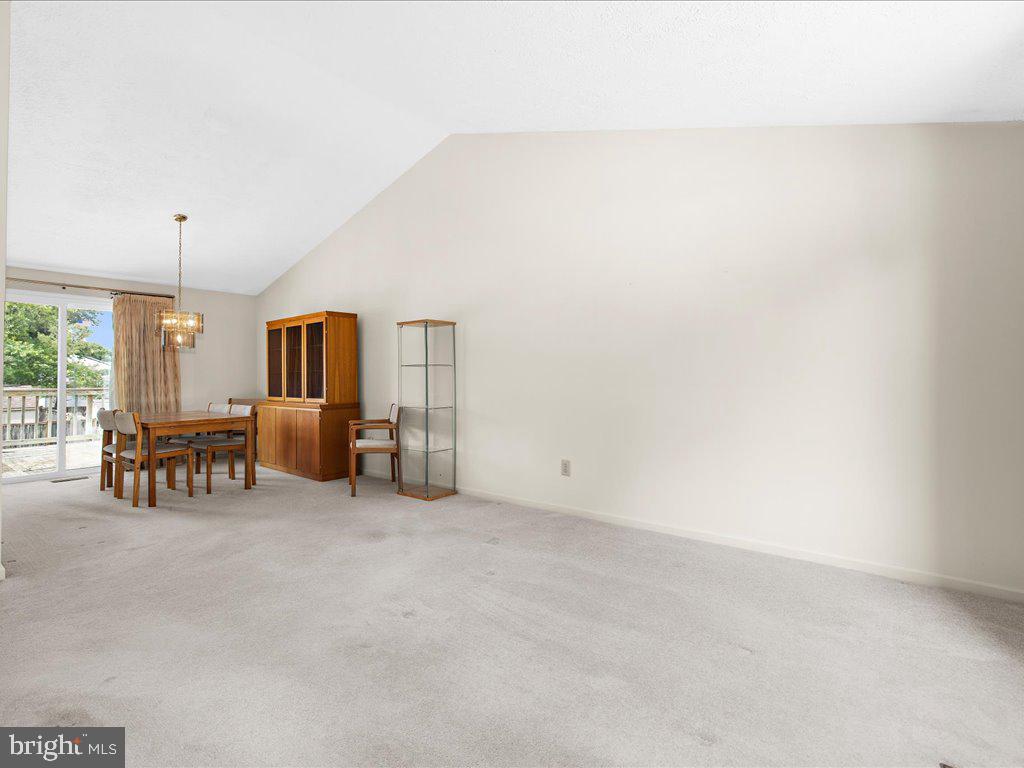 2908 CRYSTAL PALACE LANE