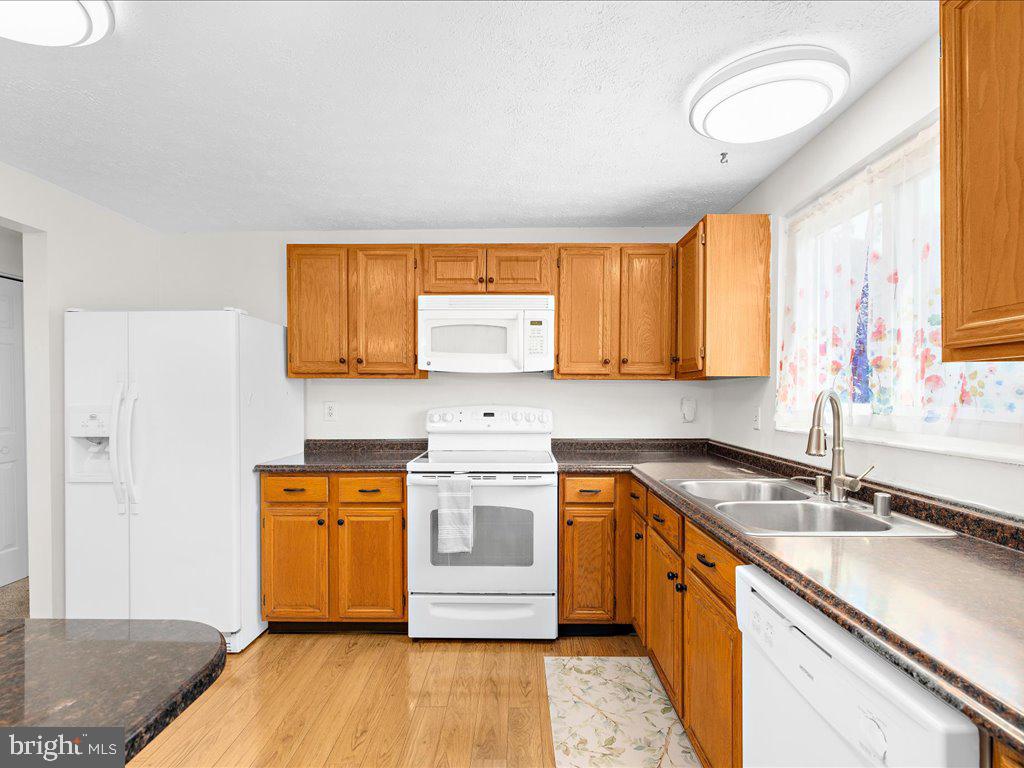2933 GOLDEN FLEECE DRIVE