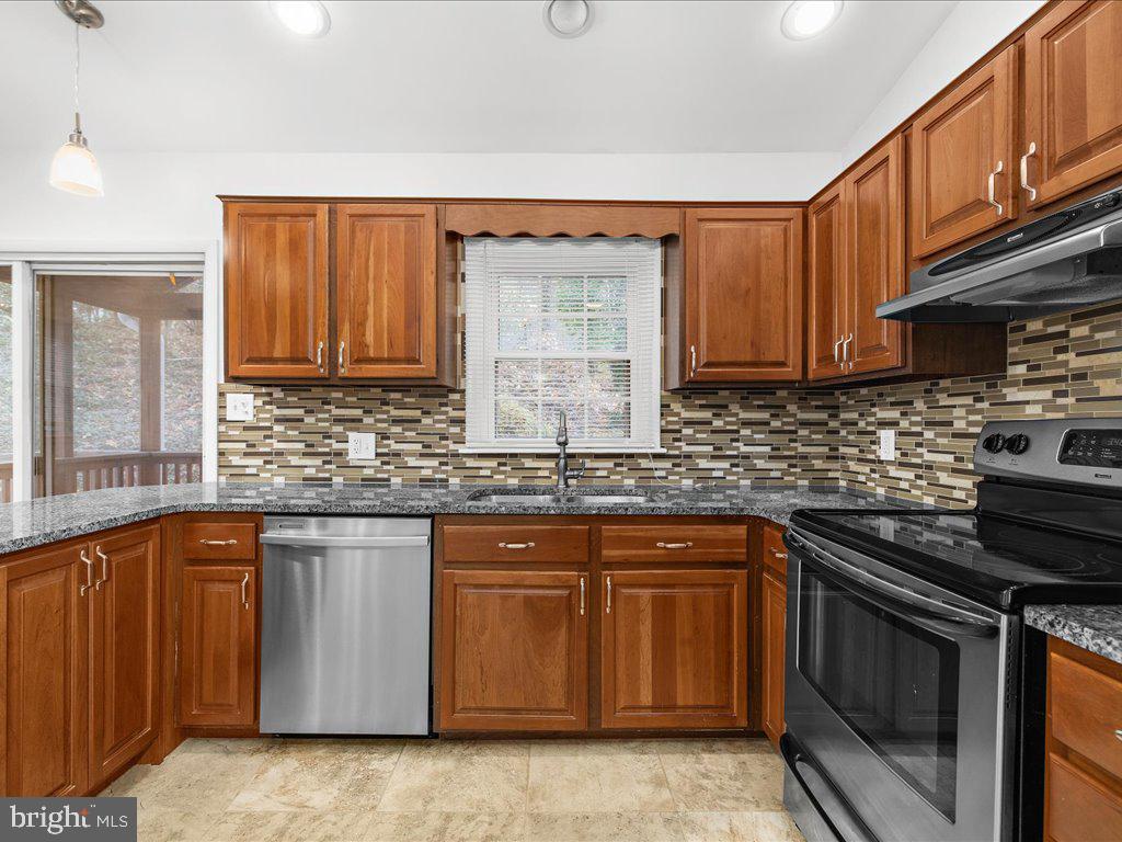442 CLOVERDALE CIRCLE