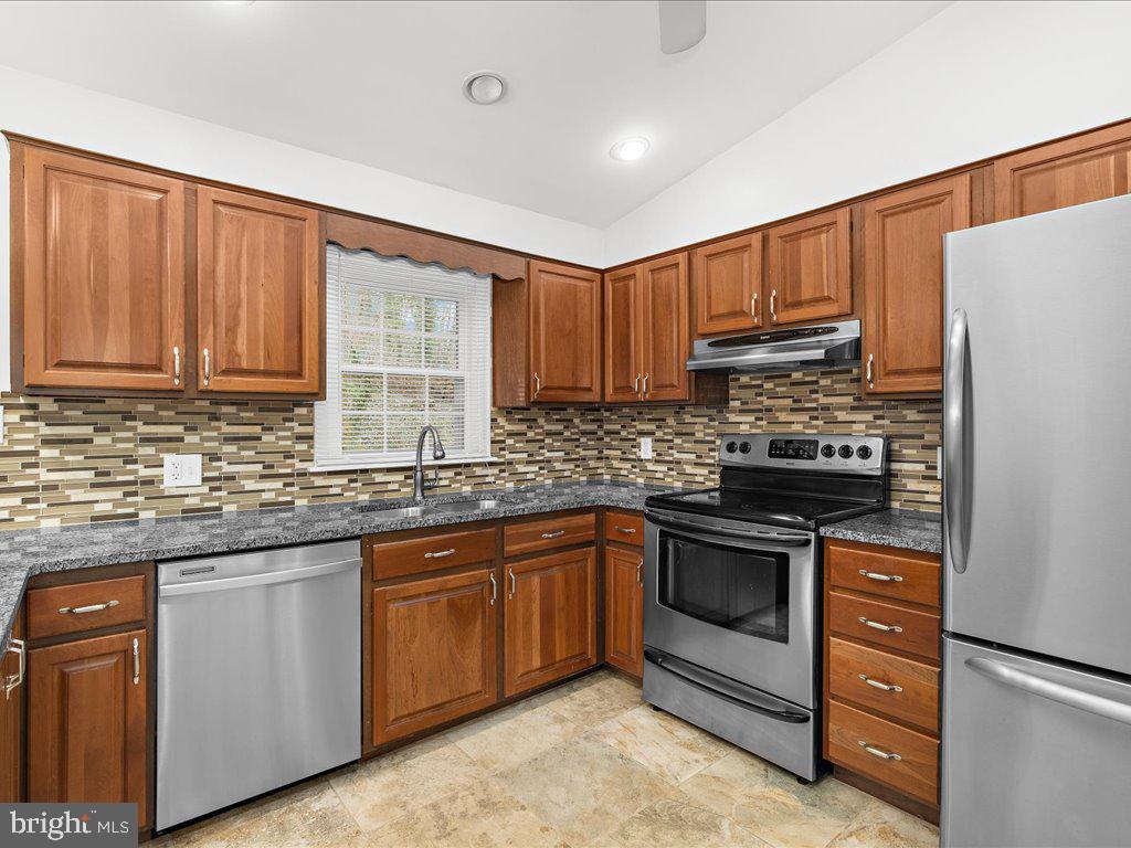 442 CLOVERDALE CIRCLE