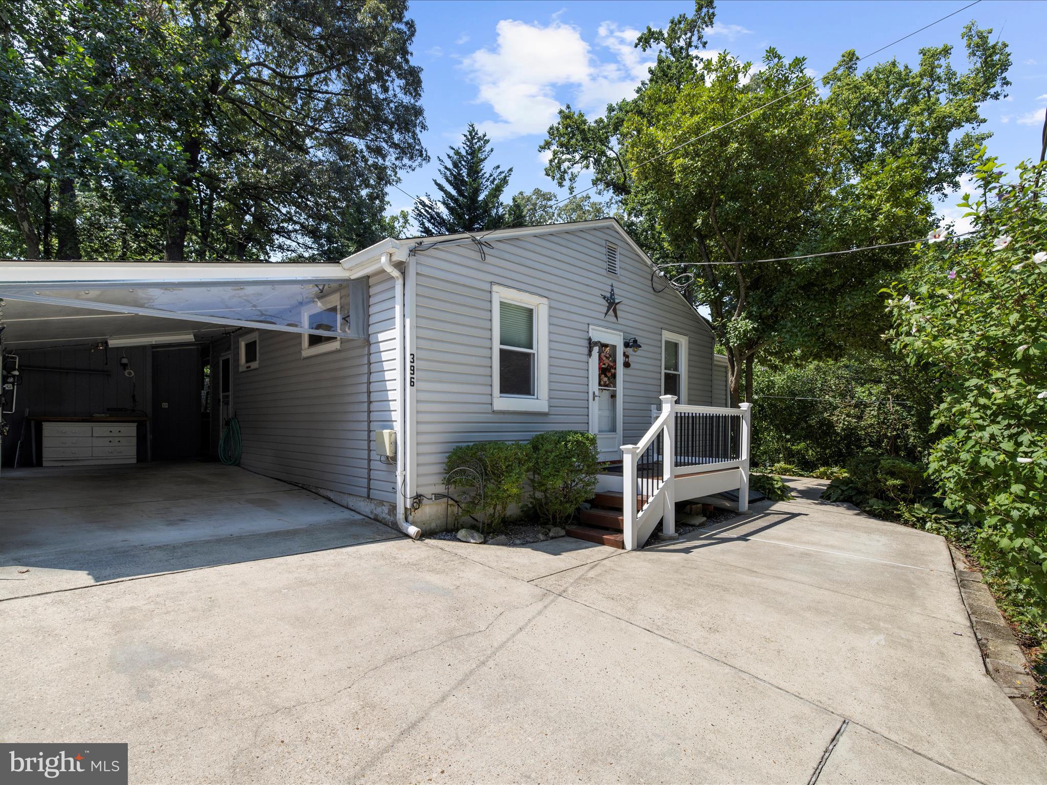 396 LAUREL TRAIL