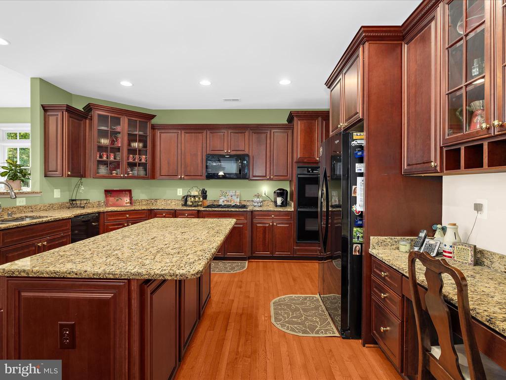8915 WINGED FOOT DRIVE