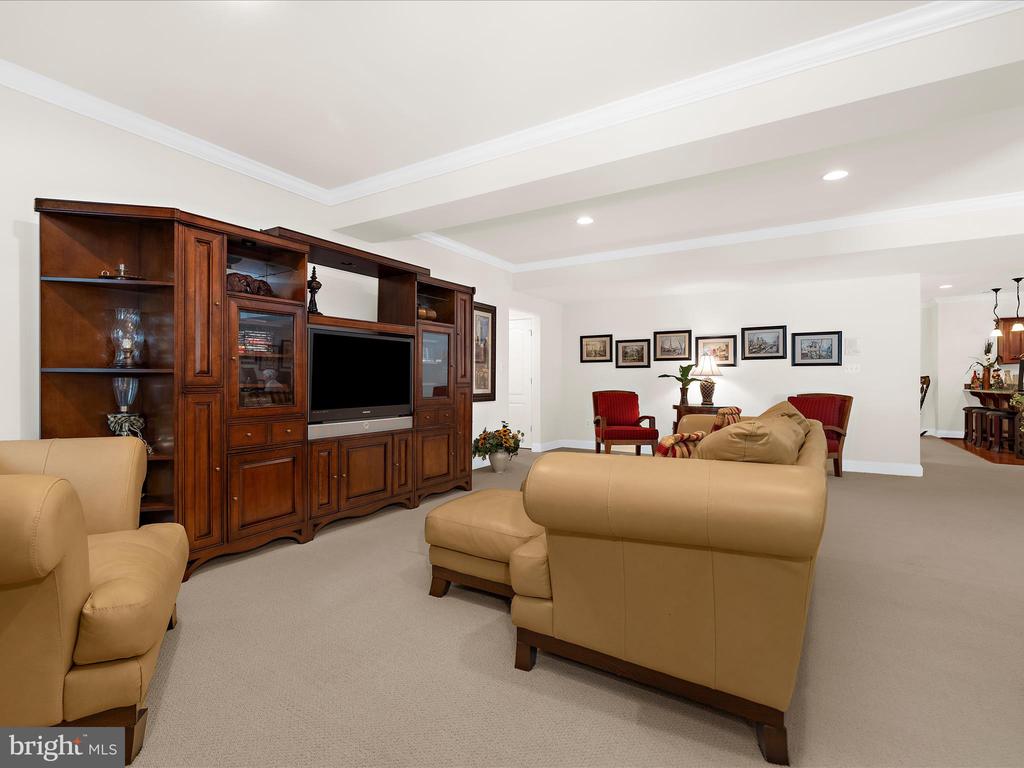 8915 WINGED FOOT DRIVE