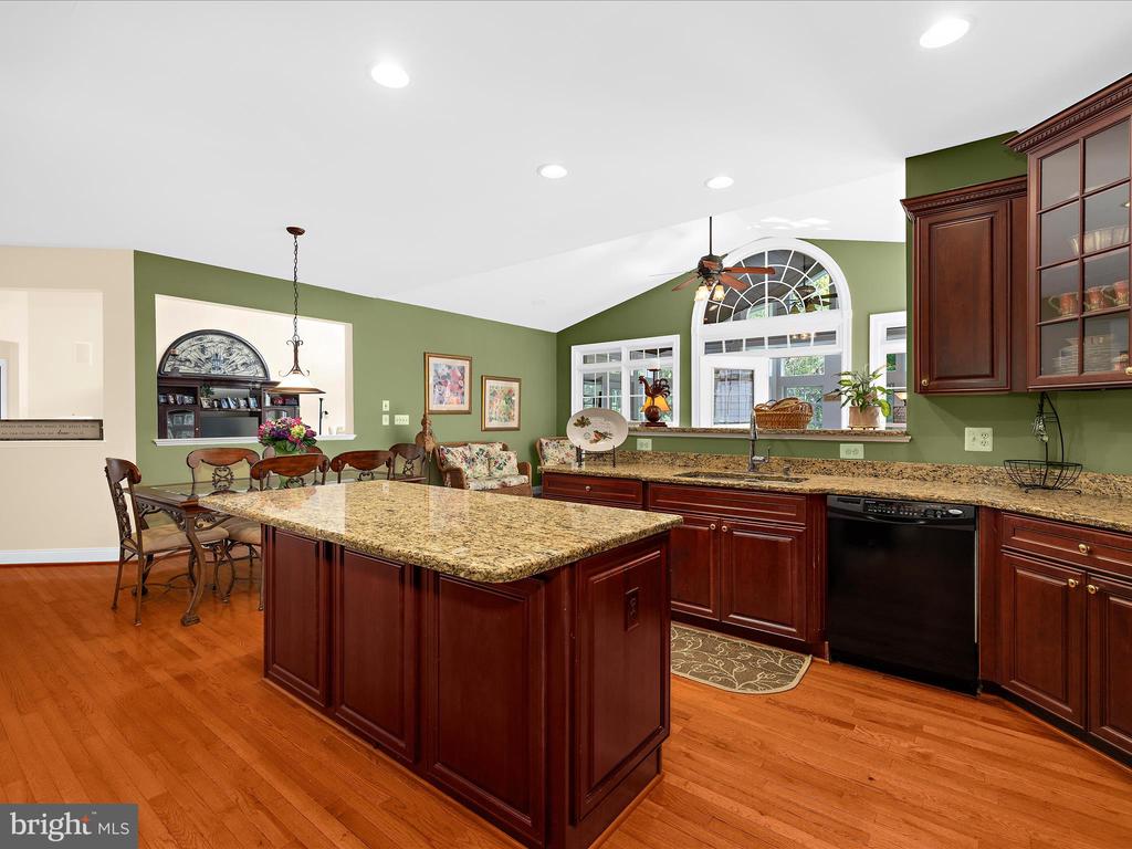 8915 WINGED FOOT DRIVE