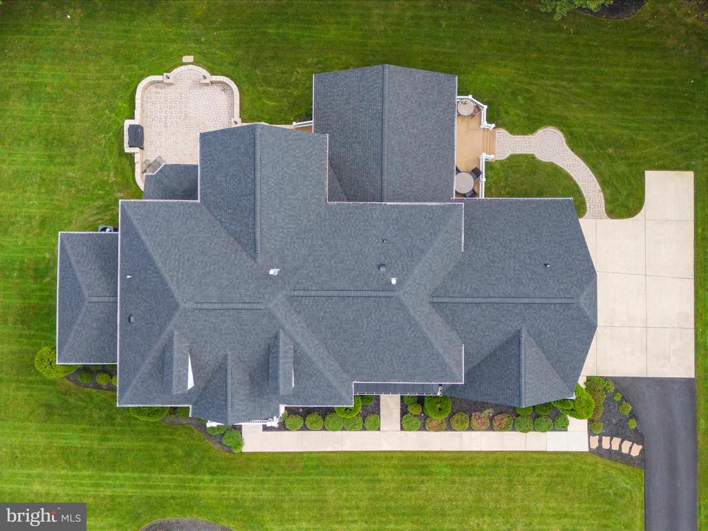 8915 WINGED FOOT DRIVE