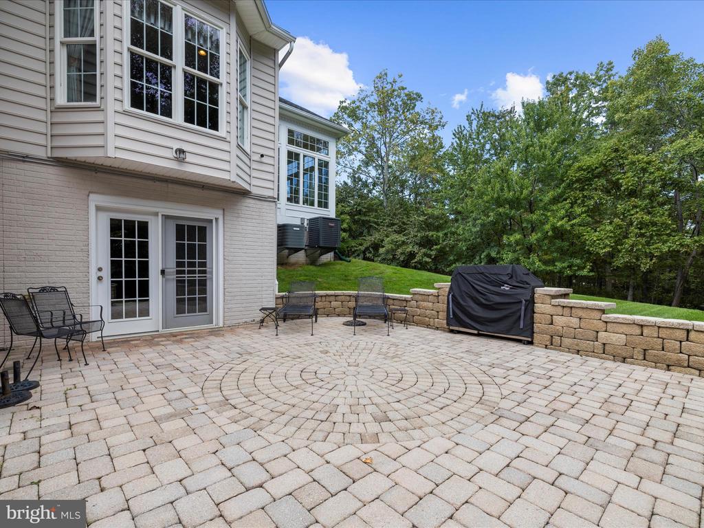 8915 WINGED FOOT DRIVE
