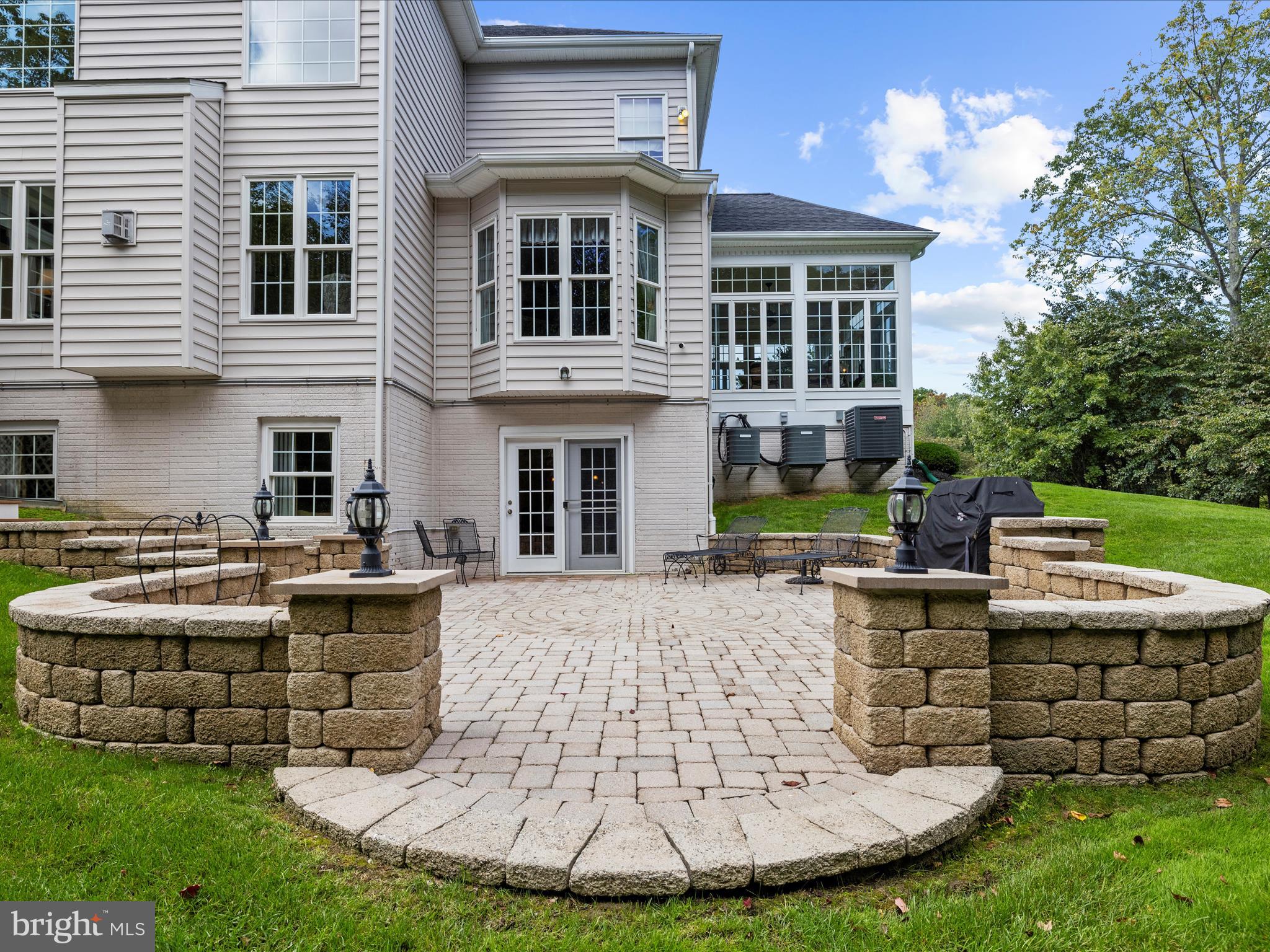 8915 WINGED FOOT DRIVE