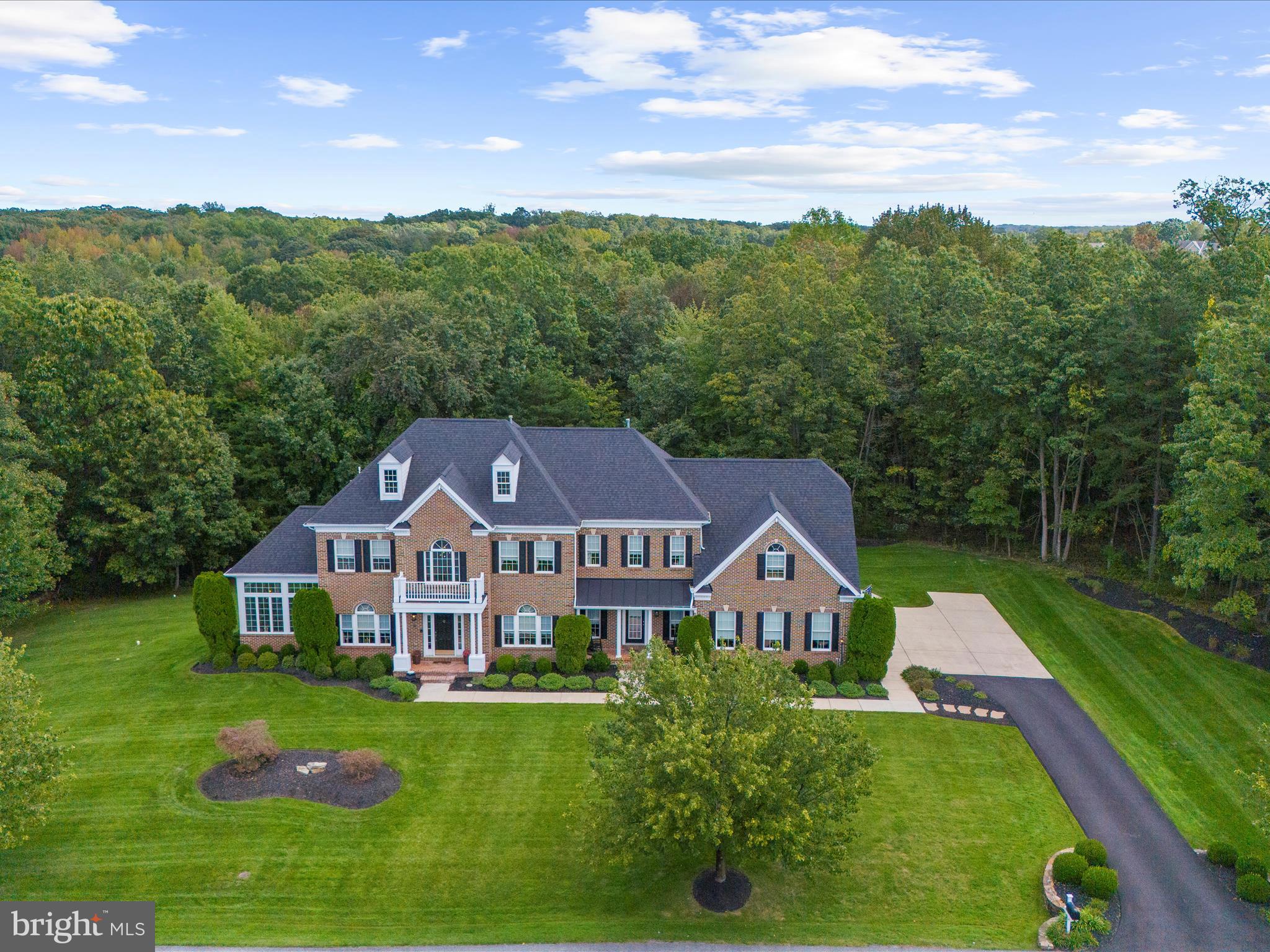 8915 WINGED FOOT DRIVE