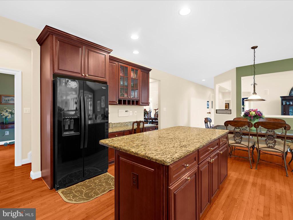 8915 WINGED FOOT DRIVE