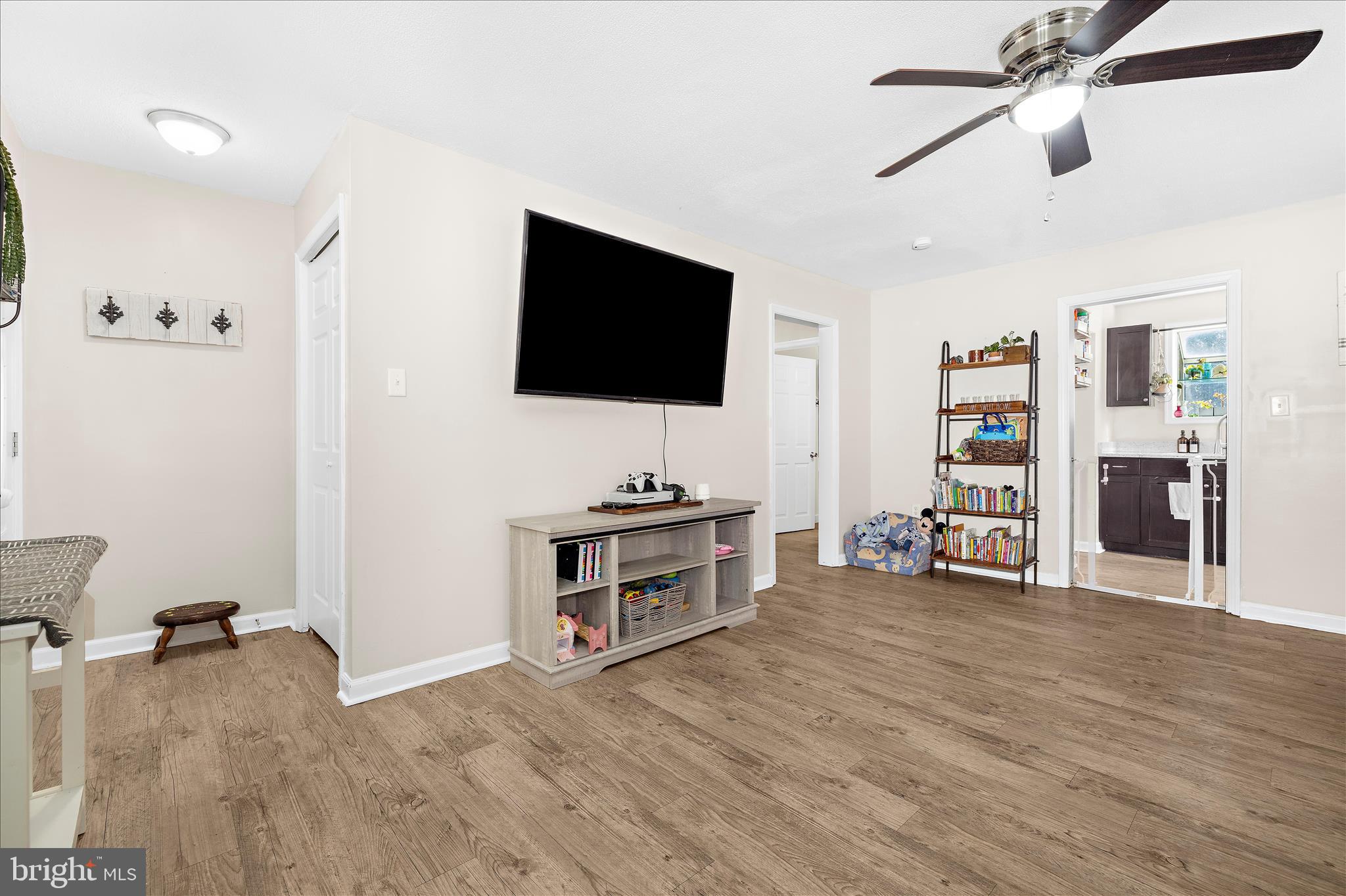 1017 THOMAS ROAD