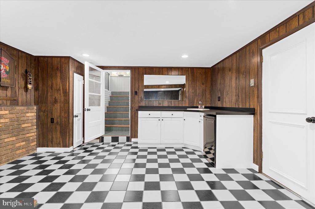 1035 6TH STREET
