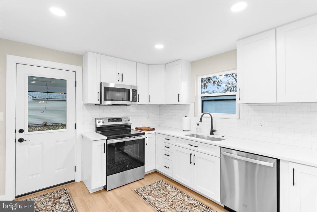 1035 6TH STREET