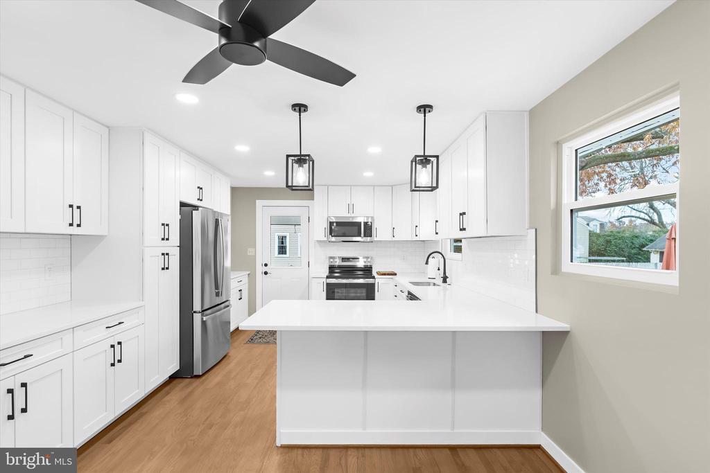 1035 6TH STREET