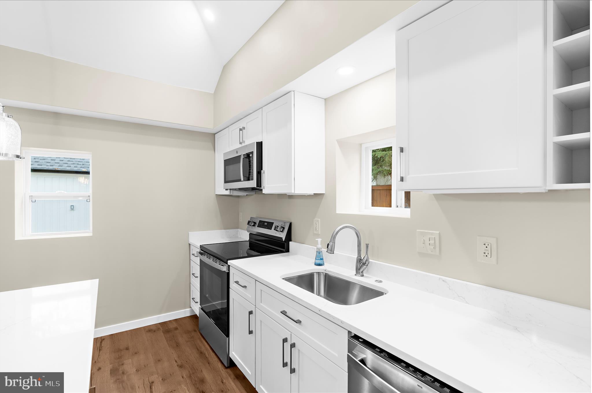 1035 6TH STREET