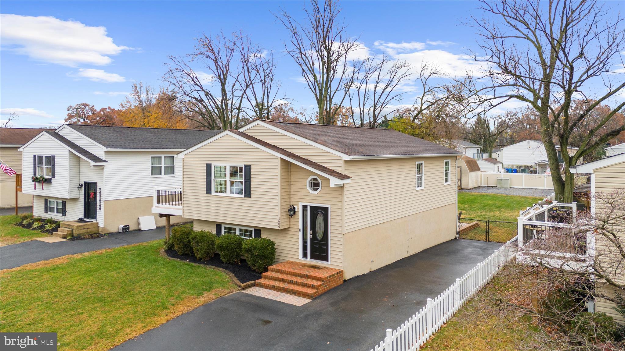 1609 ANNAPOLIS DRIVE