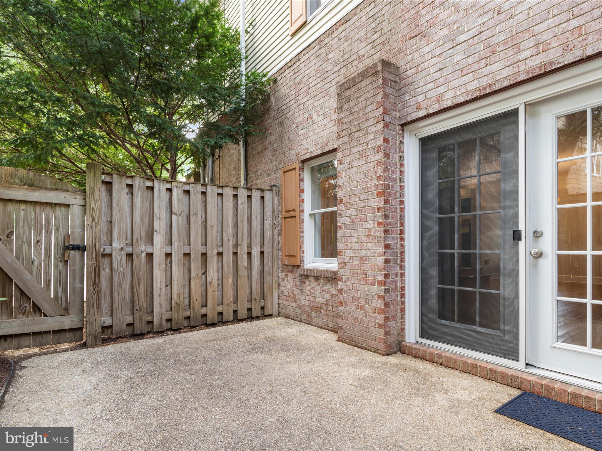 13 N THOROUGHGOOD LANE 24