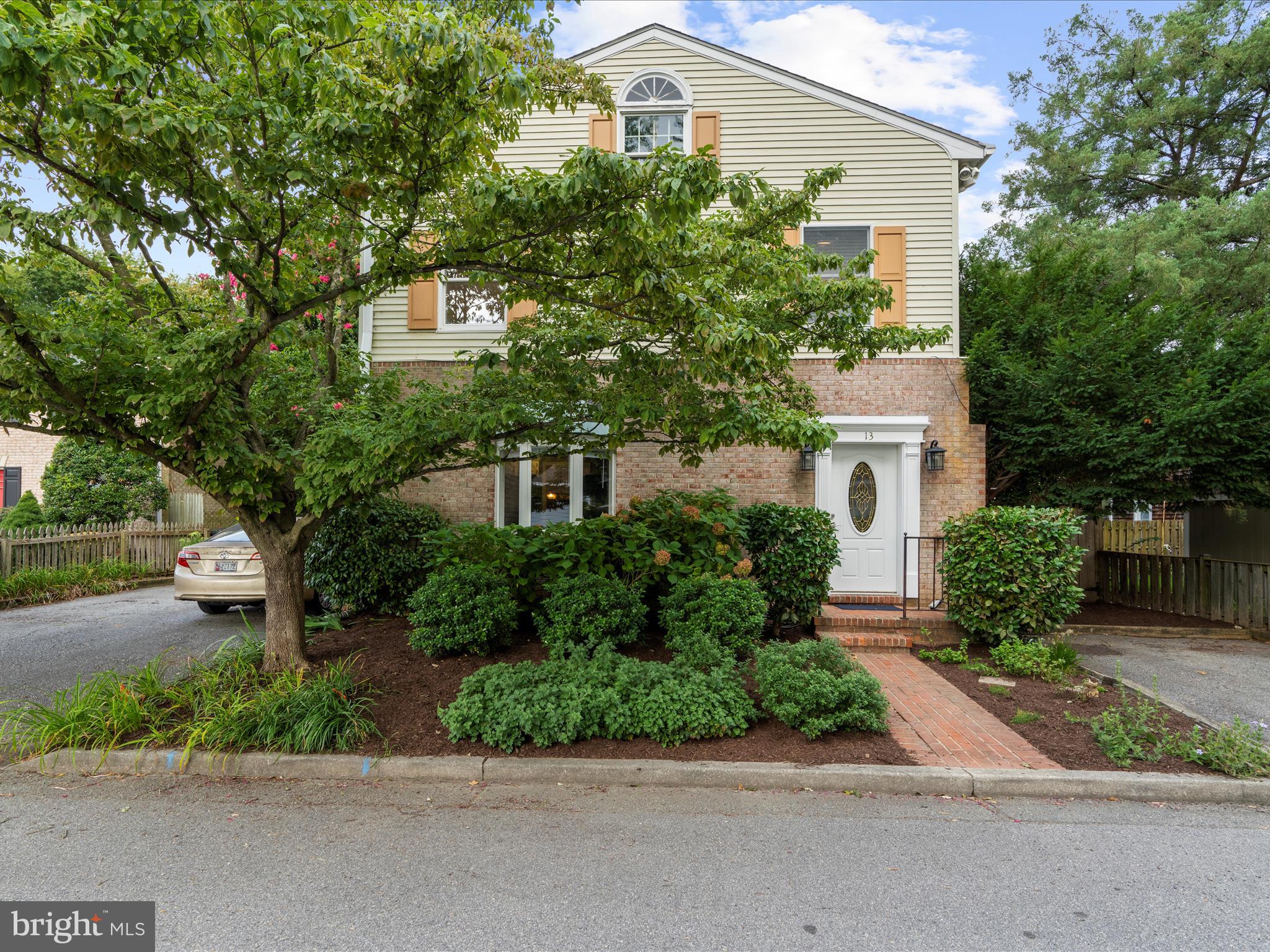 13 N THOROUGHGOOD LANE 24