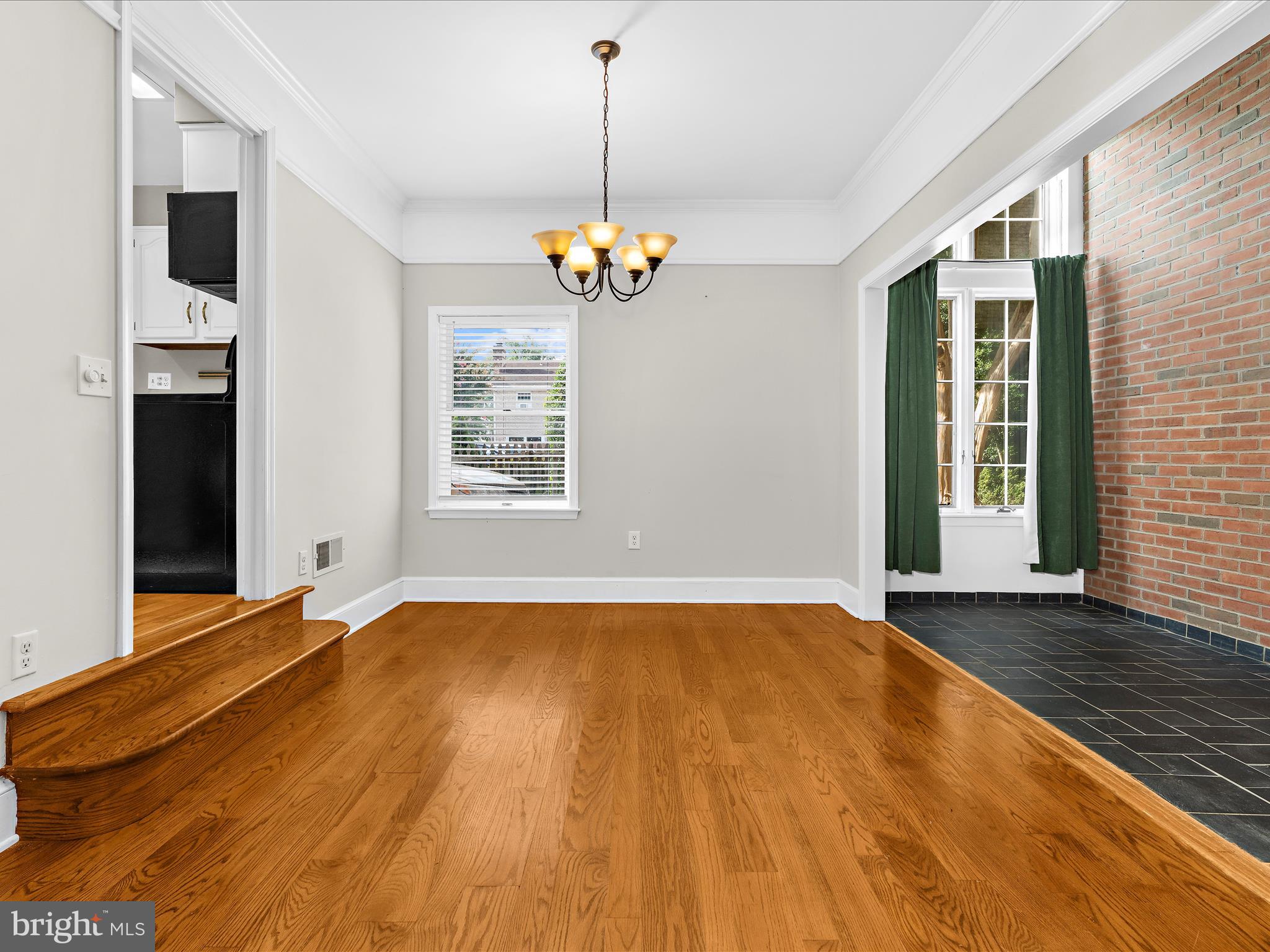 13 N THOROUGHGOOD LANE 24