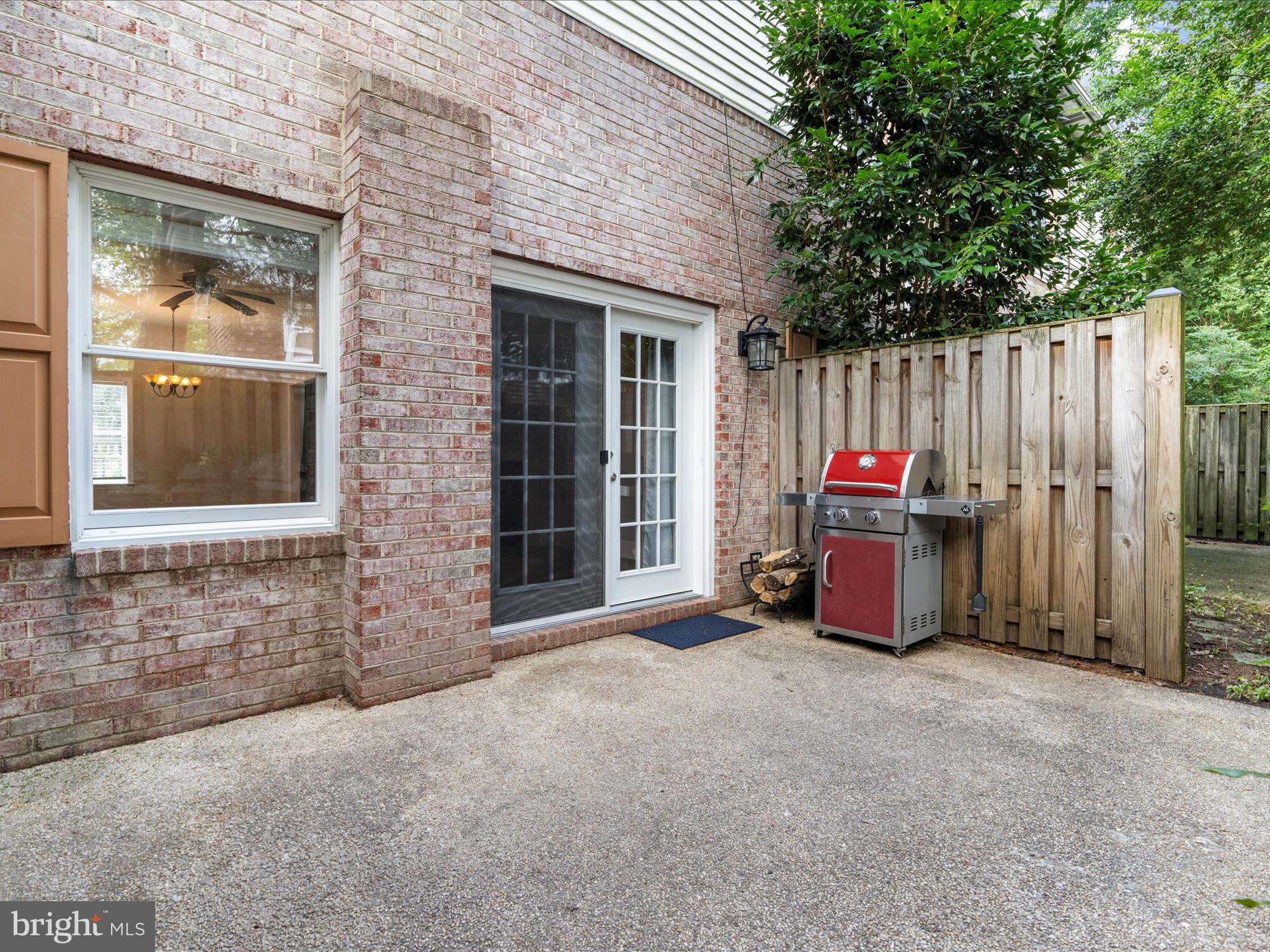 13 N THOROUGHGOOD LANE 24