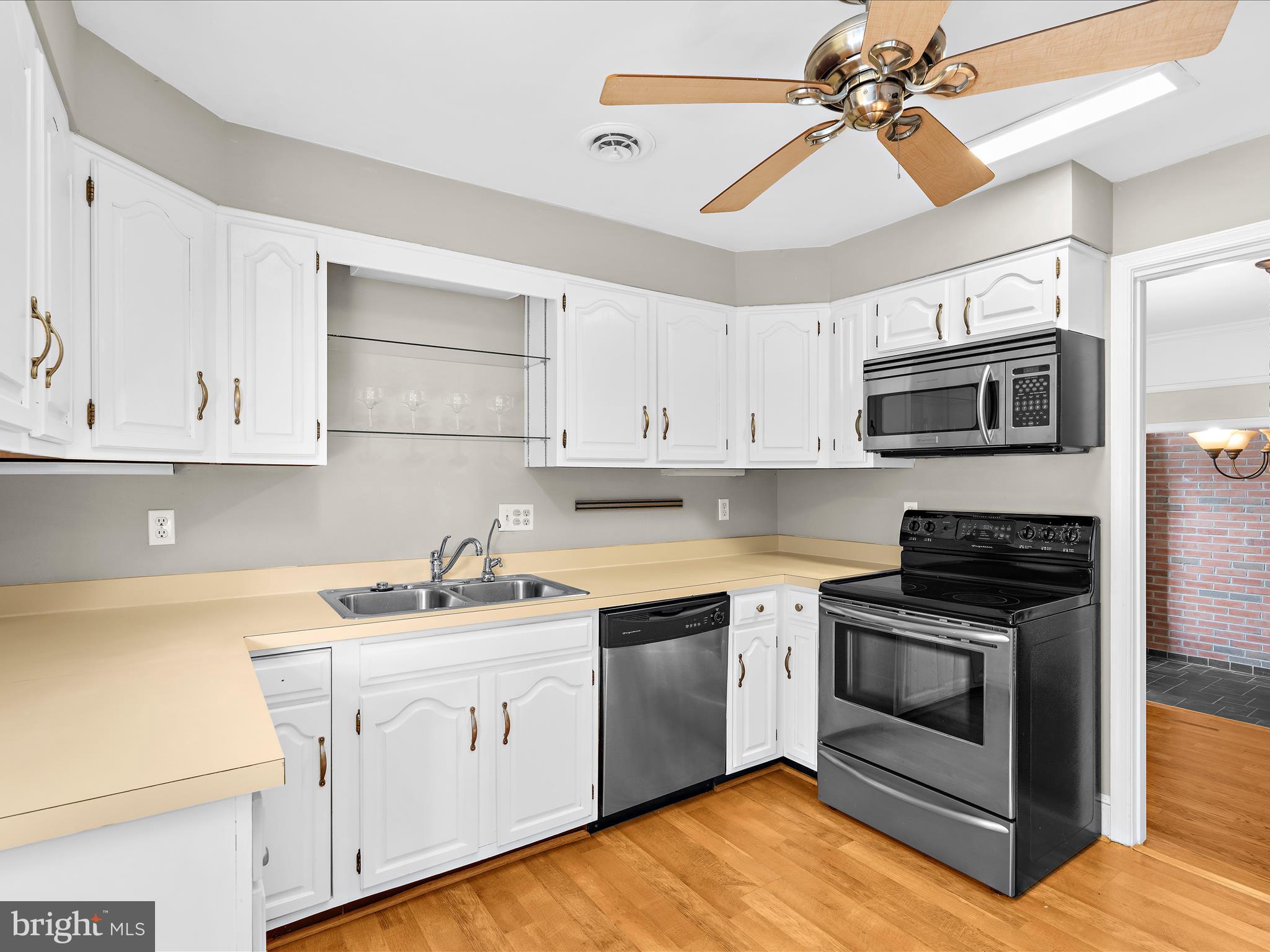 13 N THOROUGHGOOD LANE 24