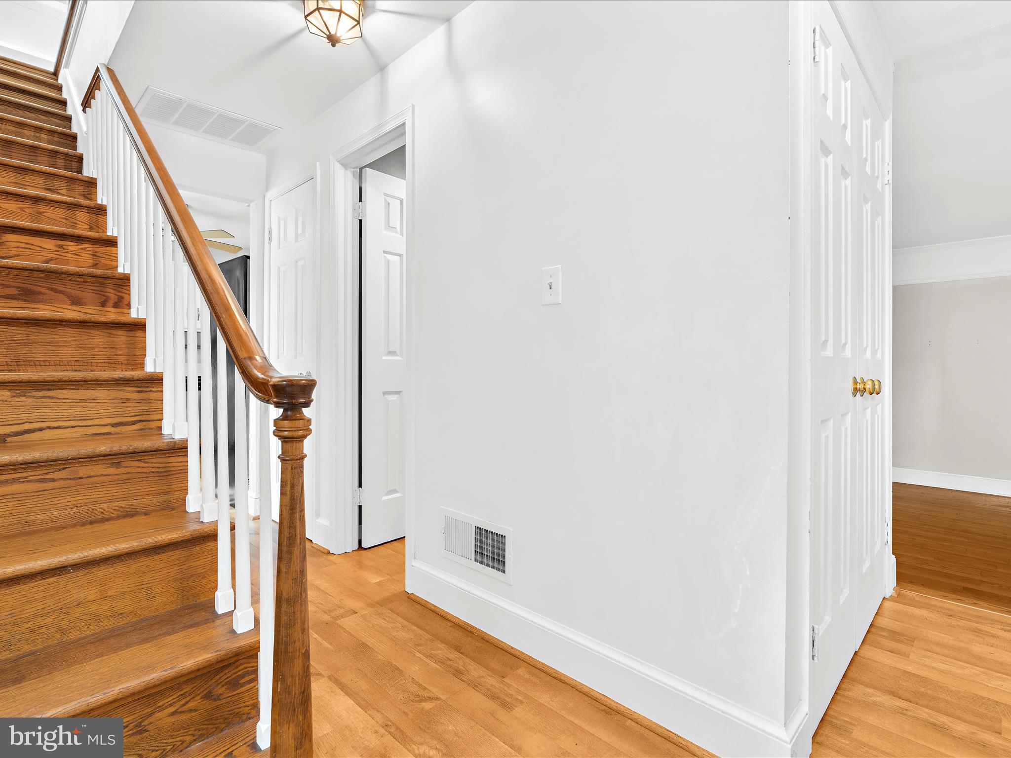 13 N THOROUGHGOOD LANE 24