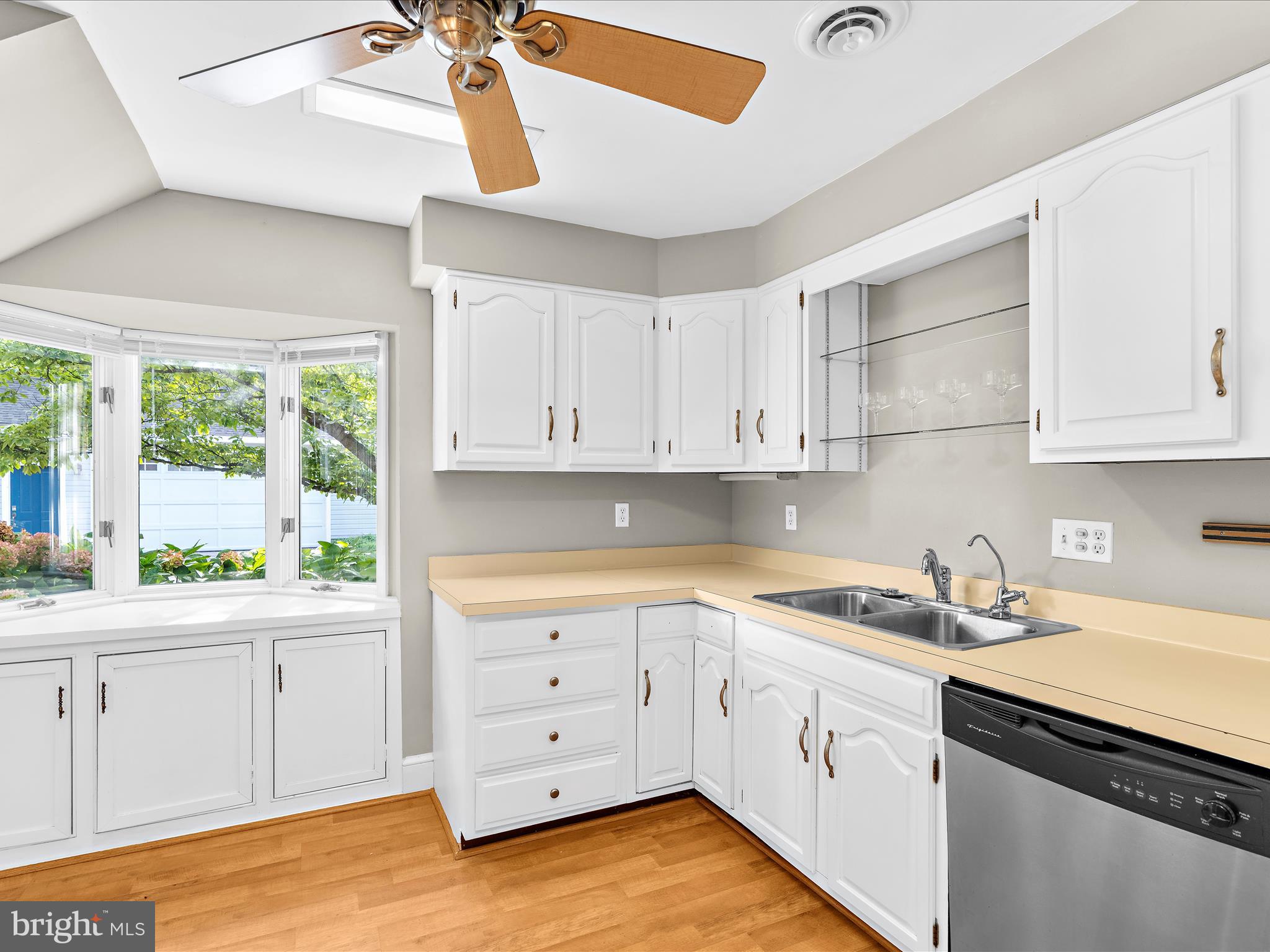 13 N THOROUGHGOOD LANE 24