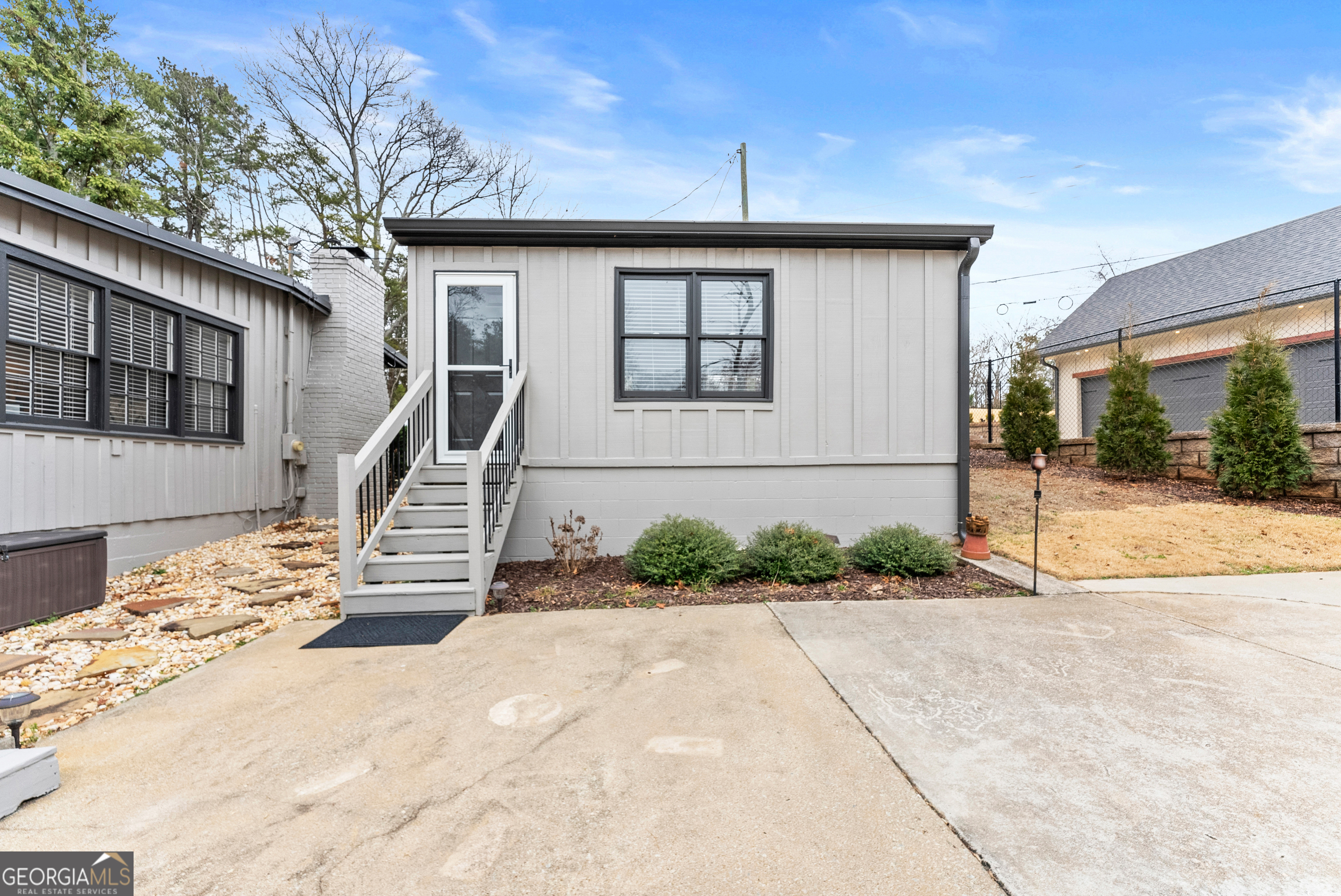 6052 Seminole Drive