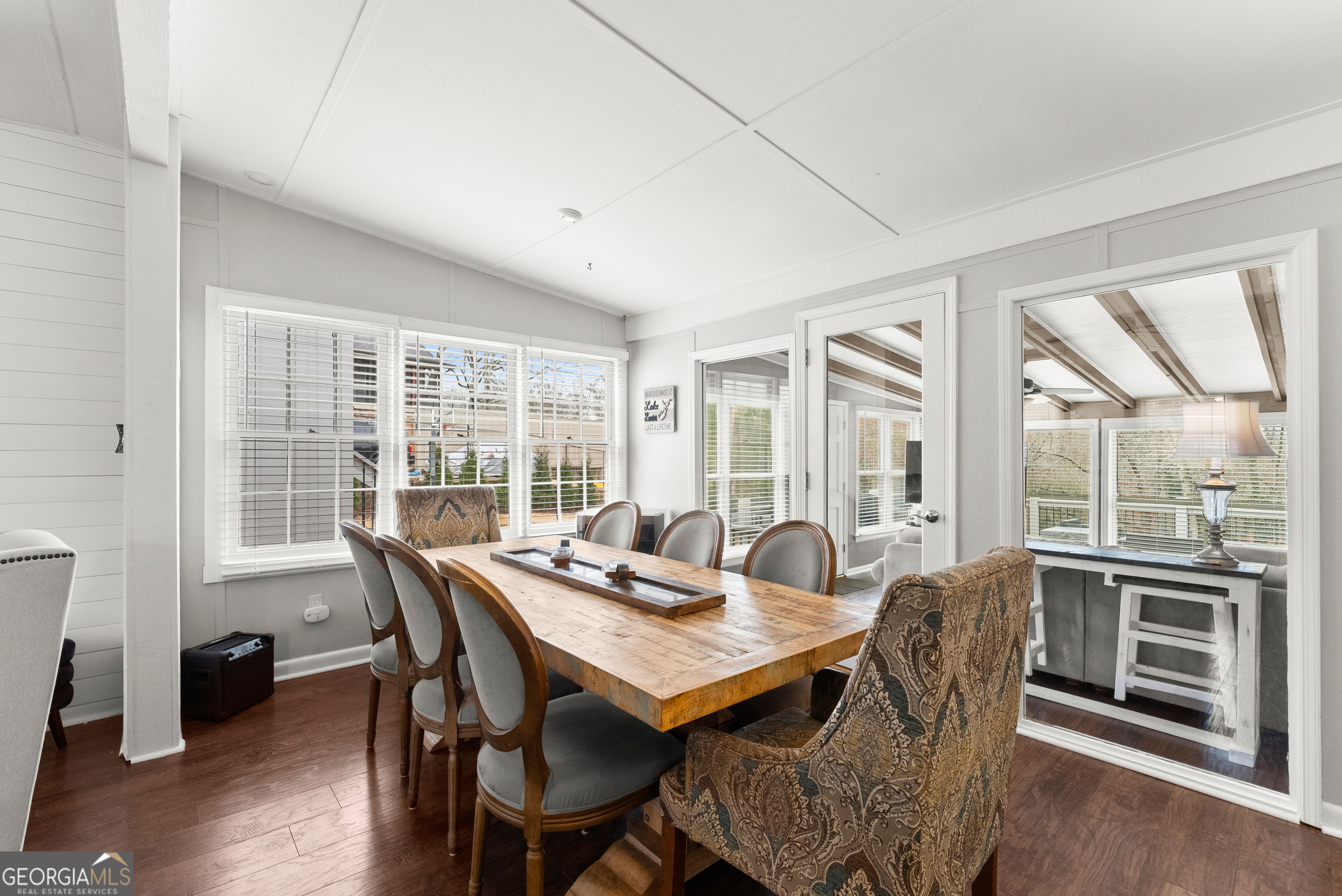 6052 Seminole Drive