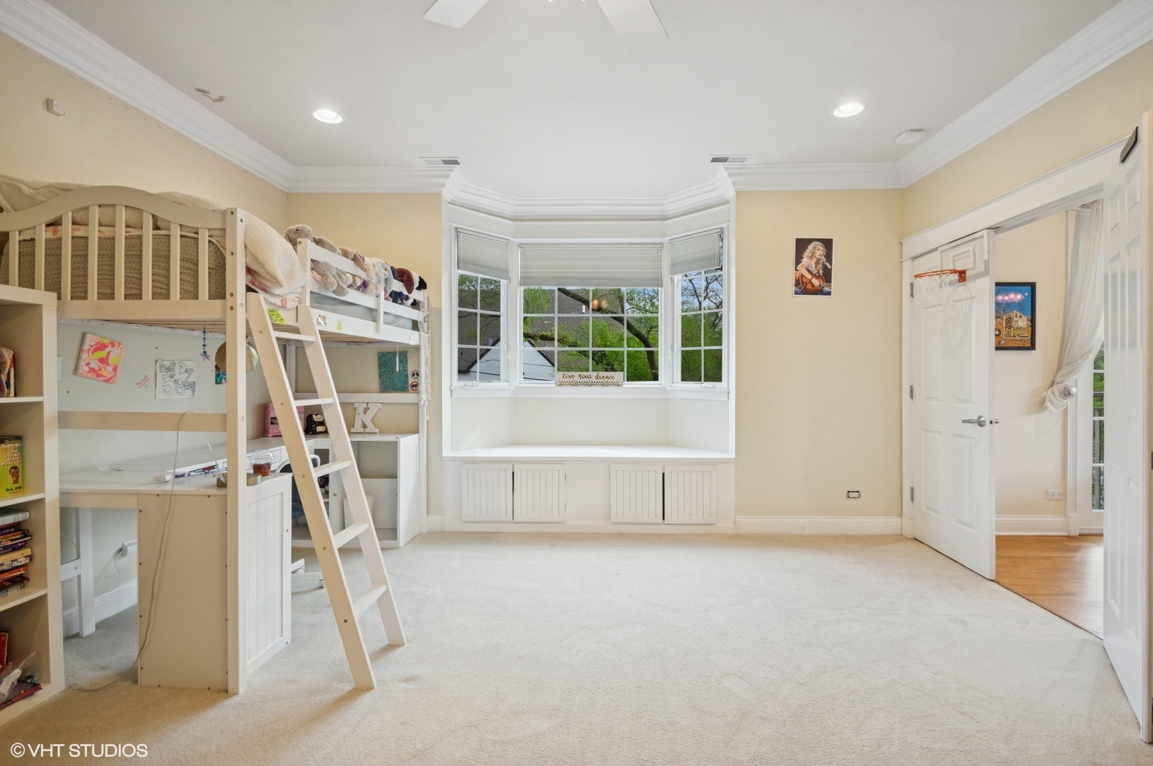 518 Winnetka Avenue Unit: 203