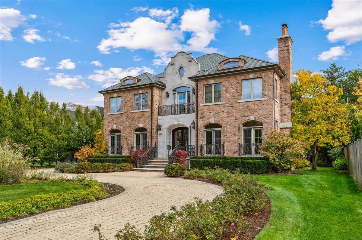 985 Pine Tree Lane