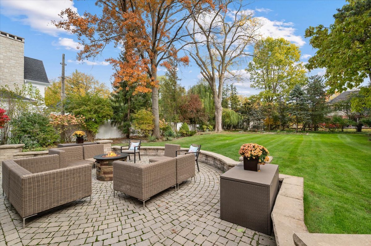 985 Pine Tree Lane