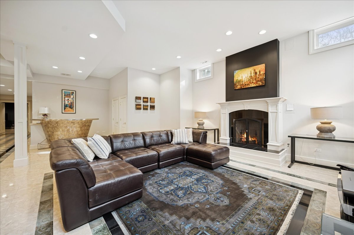 985 Pine Tree Lane