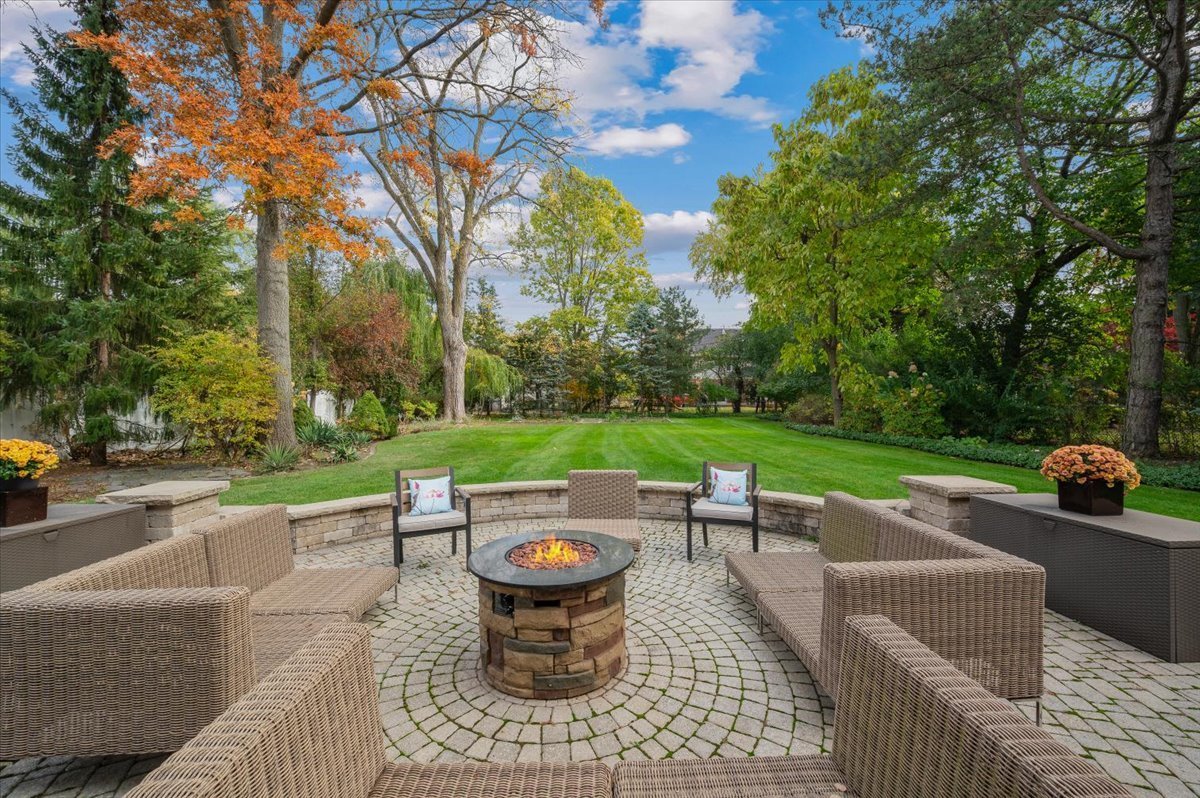 985 Pine Tree Lane