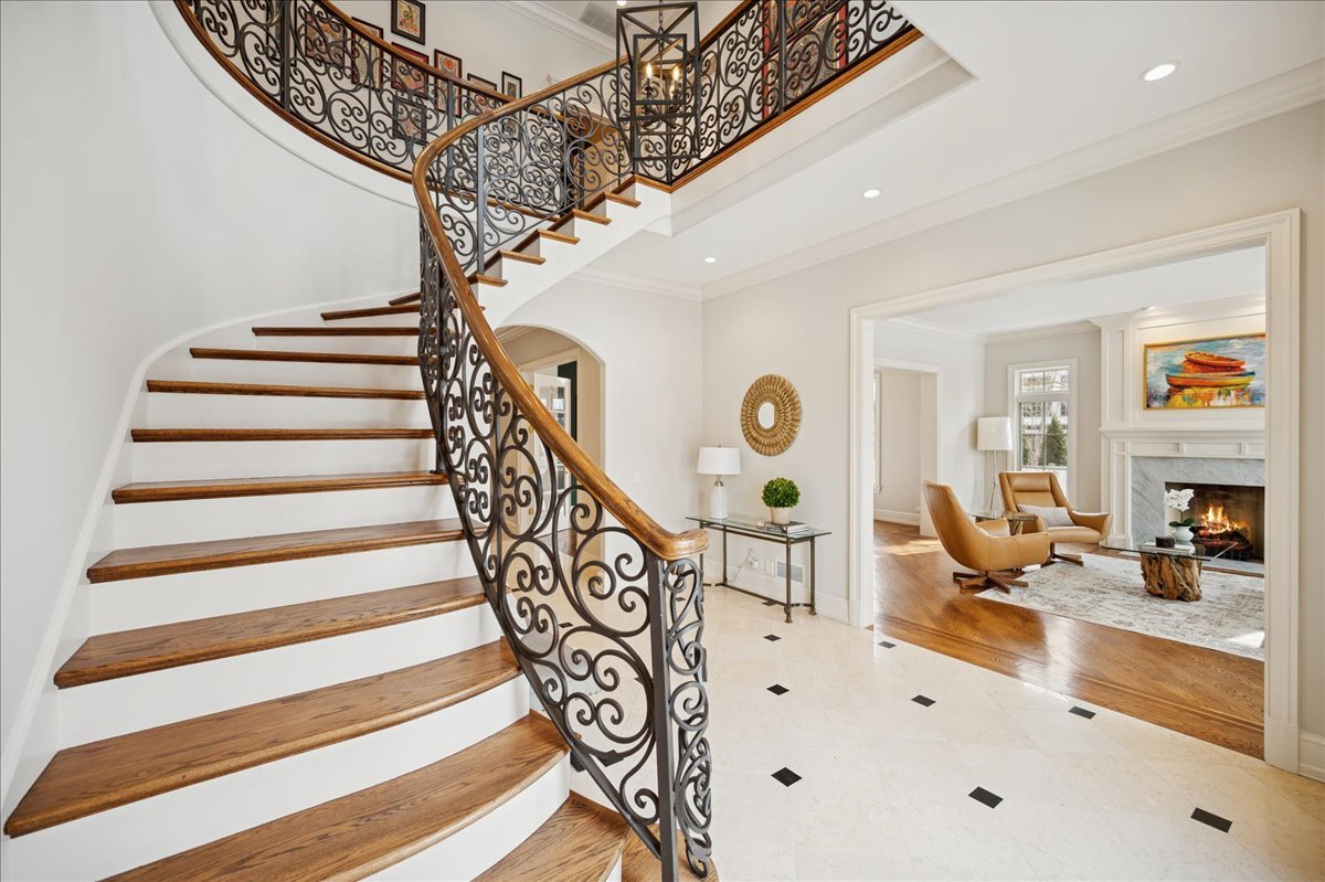 985 Pine Tree Lane