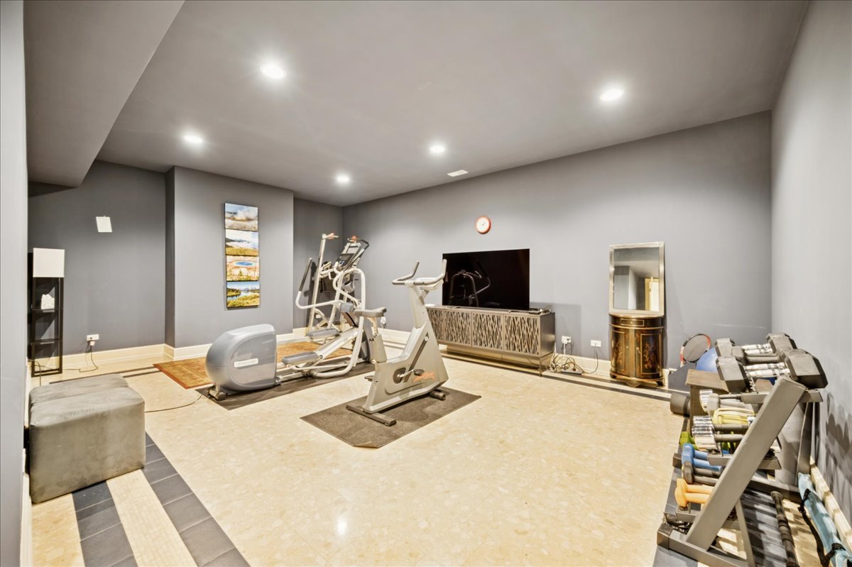 985 Pine Tree Lane
